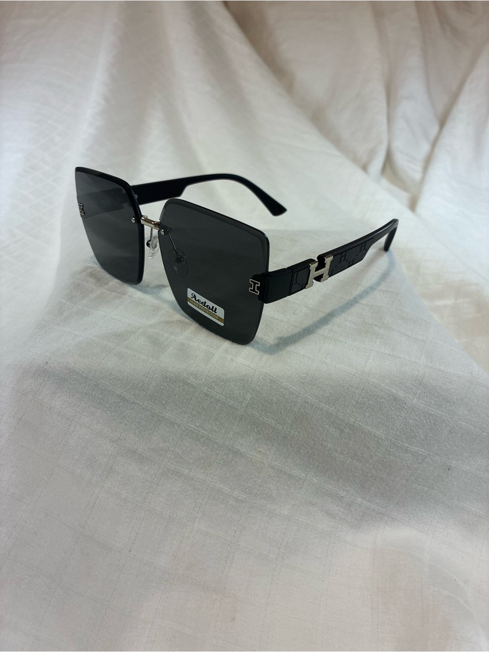 Black Square Rimless Sunglasses
